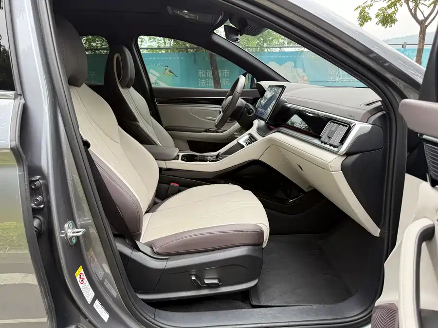 900x675_0_q87_c42_autohomecar__Chto52kByxSAURTYAAmfz7M_Pzs922.jpg.webp Song PLUS New Energy 2024 Glory Edition EV 520km Flagship Model