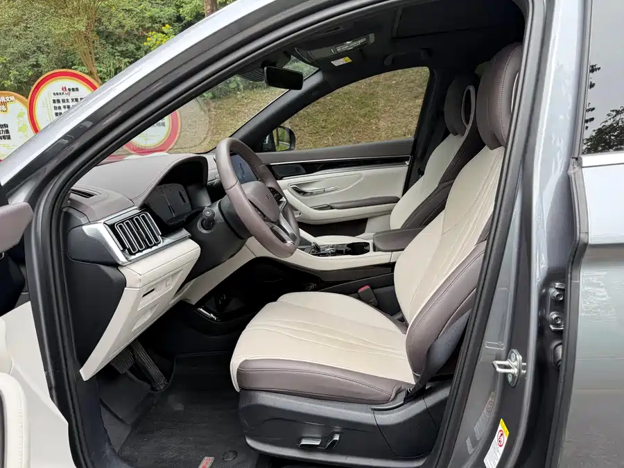 900x675_0_q87_c42_autohomecar__Chto52kByxmALgcsAAoVsp6P3bM101.jpg.webp Song PLUS New Energy 2024 Glory Edition EV 520km Flagship Model