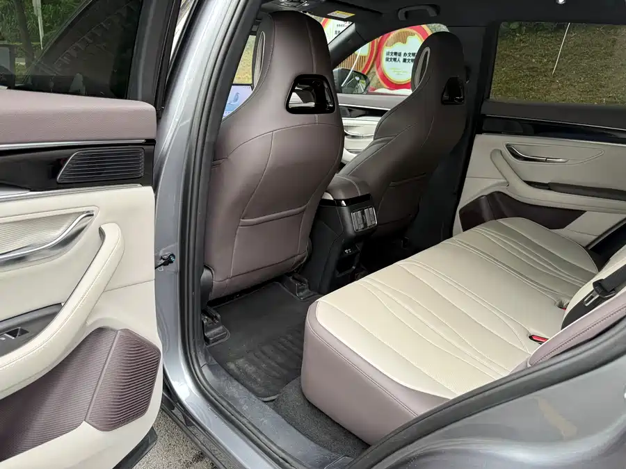 900x675_0_q87_c42_autohomecar__Chto52kByxyAPtZCAAkTT50jf2w987.jpg.webp Song PLUS New Energy 2024 Glory Edition EV 520km Flagship Model