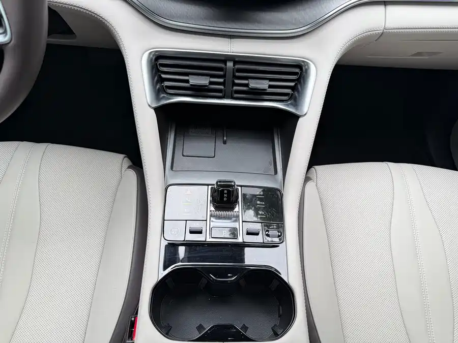 900x675_0_q87_c42_autohomecar__ChxpV2kByyGAHoN0AAnVTU0uqHE421.jpg.webp Song PLUS New Energy 2024 Glory Edition EV 520km Flagship Model