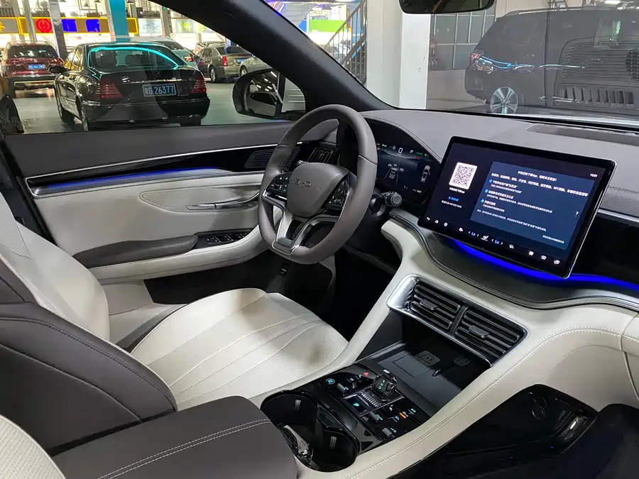 900x675_0_q87_c42_autohomecar__ChxpVWicN1aACQLLAAqg8BoJE8c535.jpg.webp (BYD Seal U)Song PLUS New Energy 2024 Glory Edition EV 520km Flagship Model