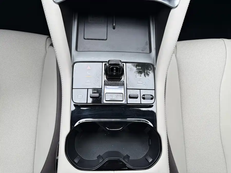 900x675_0_q87_c42_autohomecar__ChxpVmkByyKALuDRAAmaieQOJRQ345.jpg.webp Song PLUS New Energy 2024 Glory Edition EV 520km Flagship Model