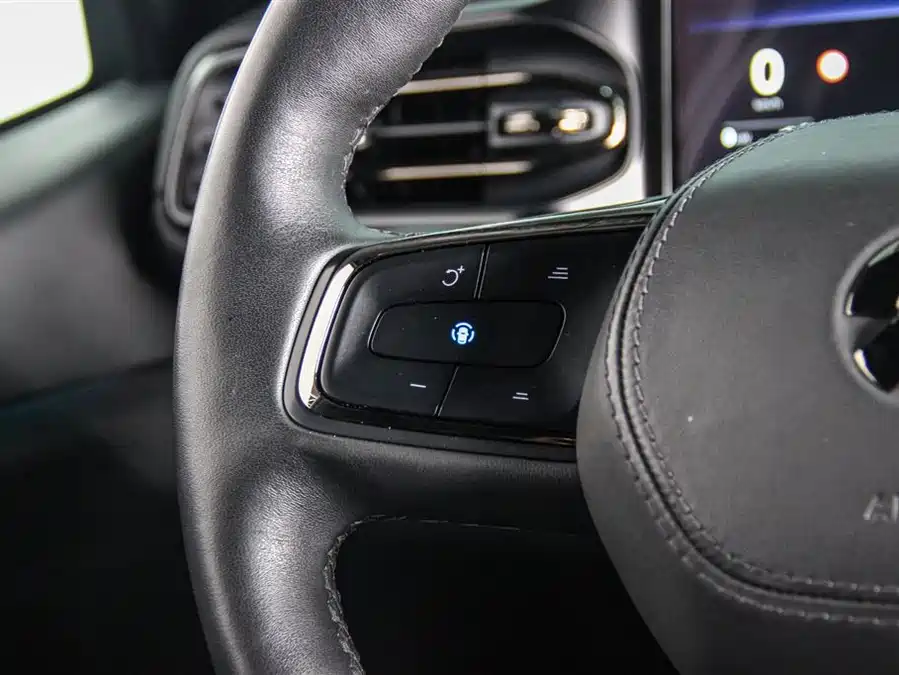 900x675_0_q87_c42_autohomecar__ChtlyGfZG1-AVQ01AAGMfncgM1M947.jpg.webp Used NIO EC6 2020 440KM Performance Edition