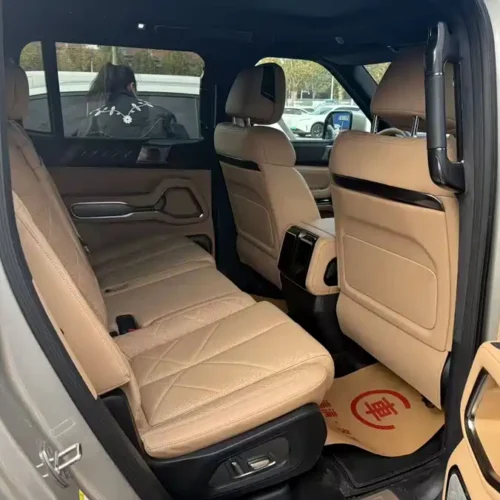 900x675_0_q87_c42_autohomecar__Chto52k46e-AS0WpAASK0r74eLI261.jpg.webp Used BYD Leopard 8 2025 Zhiyong flagship version 7 seats