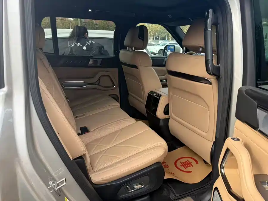 900x675_0_q87_c42_autohomecar__Chto52k46e-AS0WpAASK0r74eLI261.jpg.webp Used BYD Leopard 8 2025 Zhiyong flagship version 7 seats