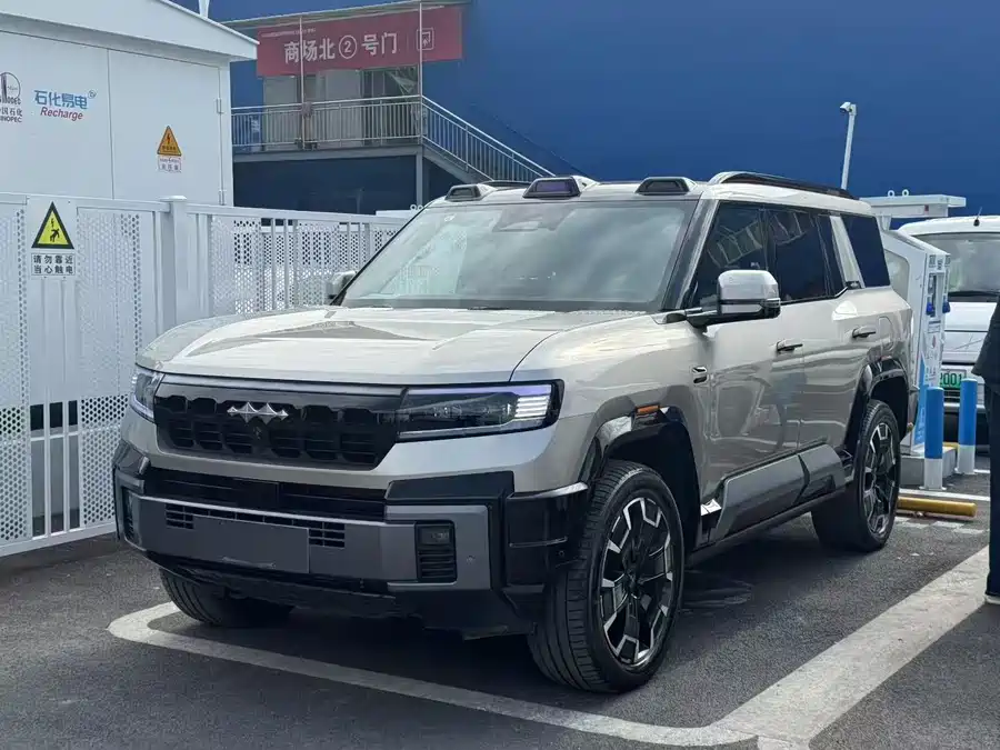 900x675_0_q87_c42_autohomecar__Chto52k46e2AfatCAAWftriYicw287.jpg.webp Used BYD Leopard 8 2025 Zhiyong flagship version 7 seats