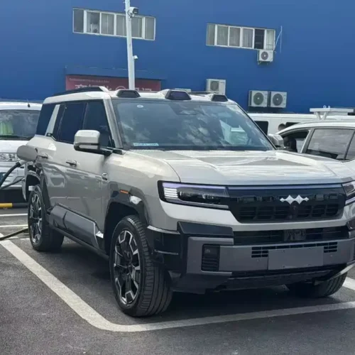 900x675_0_q87_c42_autohomecar__Chto52k46e6AEjefAAV4QXrR0VA811.jpg.webp Used BYD Leopard 8 2025 Zhiyong flagship version 7 seats