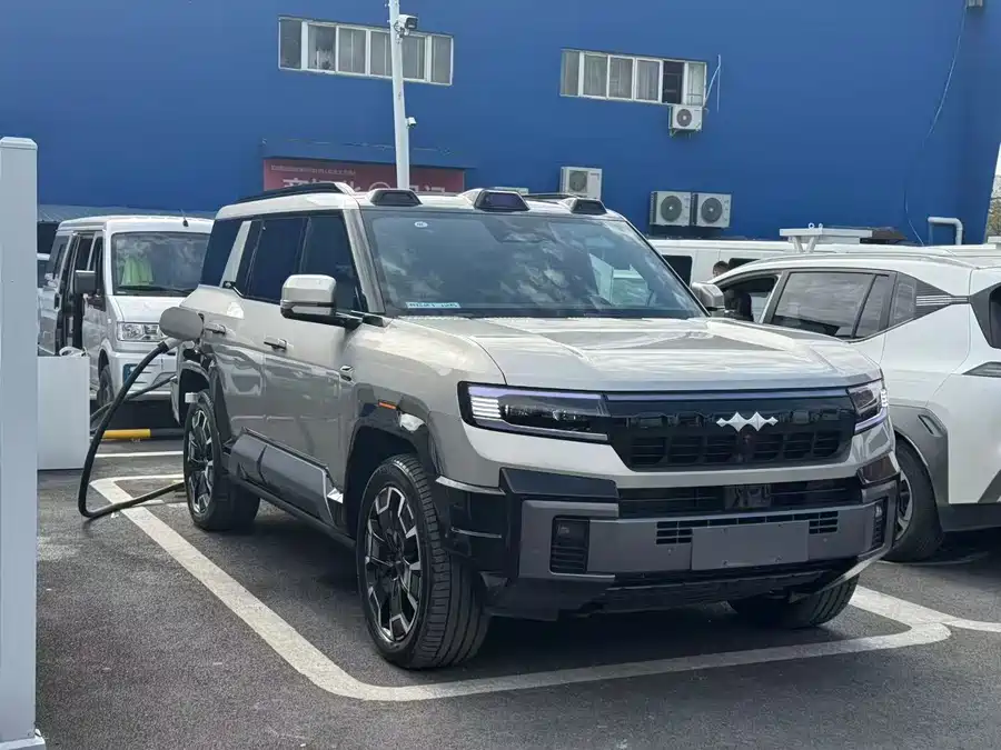 900x675_0_q87_c42_autohomecar__Chto52k46e6ASn9HAAV4QXrR0VA781.jpg.webp Used BYD Leopard 8 2025 Zhiyong flagship version 7 seats