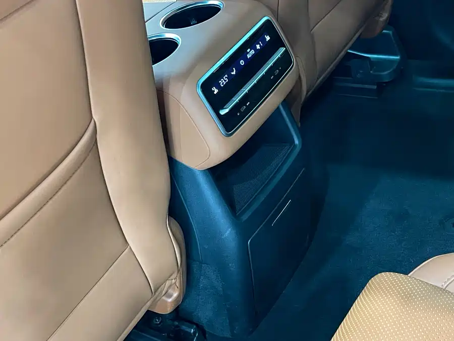 900x675_0_q87_c42_autohomecar__Chto52kEaM-AEVAIAAceGq8e6jw610.jpg.webp Used Li Auto L8 2023 Pro