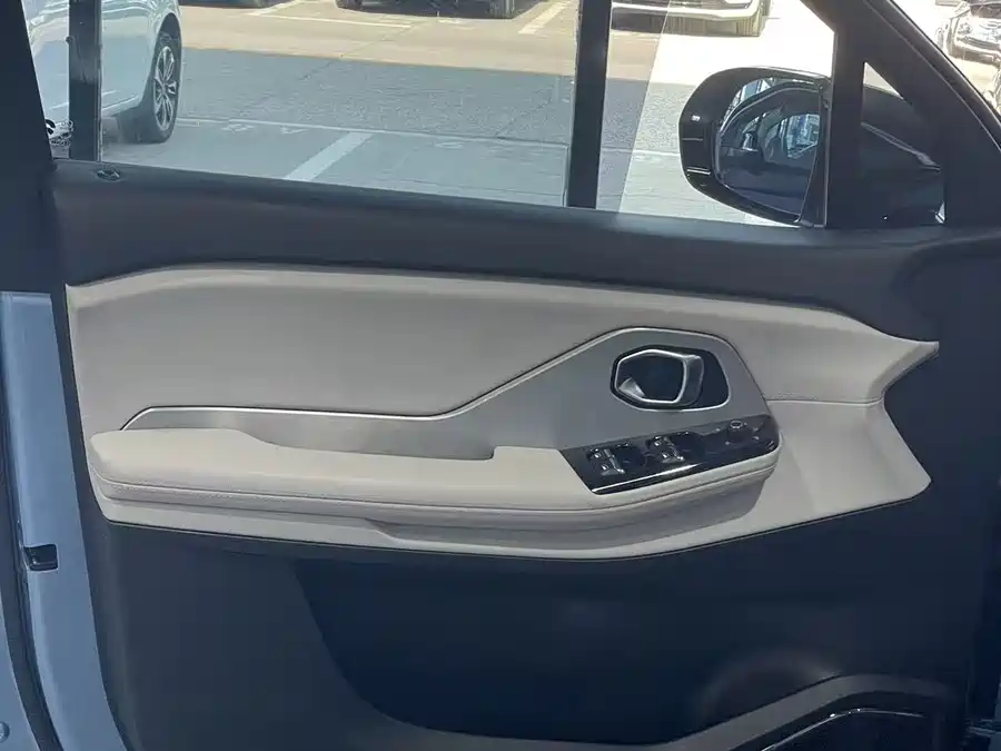 900x675_0_q87_c42_autohomecar__Chto52kJmhuADVofAALce_hNU5E744.jpg.webp Used NIO ES8 2018 model 355KM baseline version seven-seater version