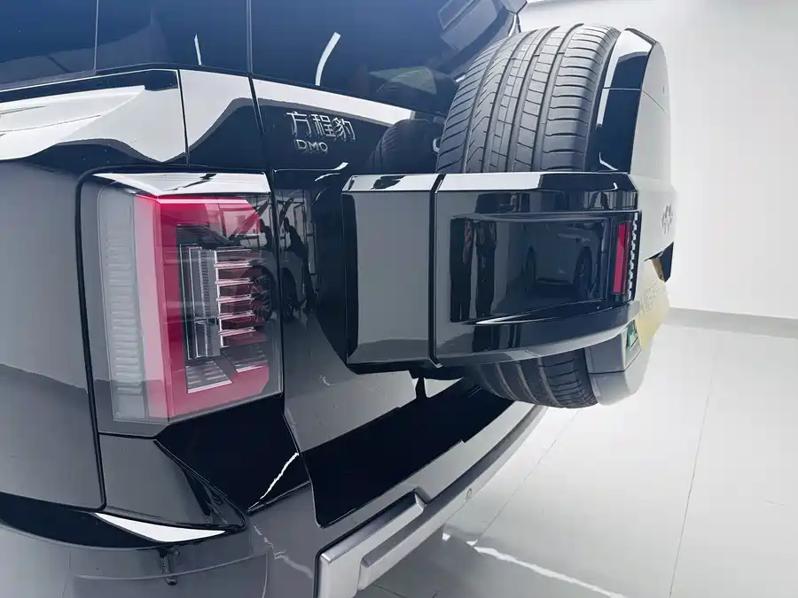 900x675_0_q87_c42_autohomecar__Chto52kOqc6ATIKIAAPdkQu-fl8961.jpg.webp Used BYD Leopard 8 2025 Zhiyong flagship version 7 seats