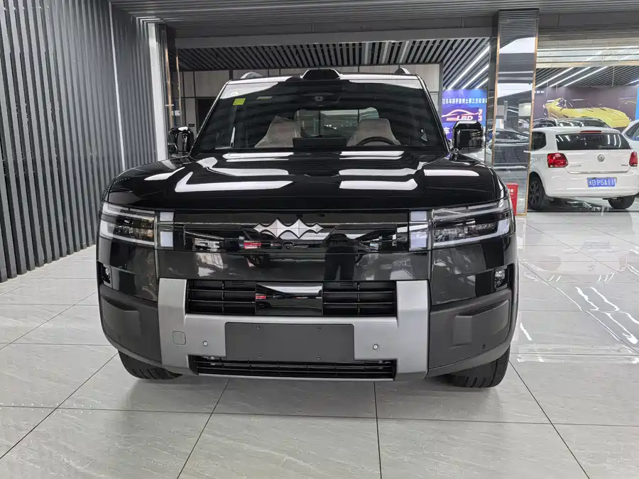 900x675_0_q87_c42_autohomecar__Chto52kVf2qAIWrkAAcKp03u-DQ466.jpg.webp Used BYD Leopard Titanium 7 2025 190KM four-wheel drive Ultra version