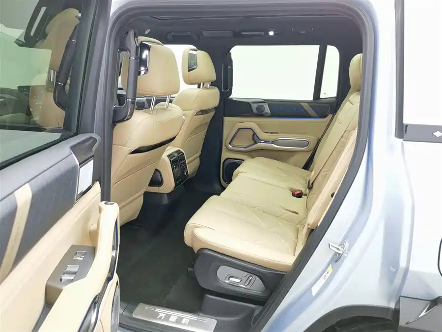 900x675_0_q87_c42_autohomecar__Chto52kVp_WAPRiYAAGhM7RlUc0044.jpg.webp Used BYD Leopard 8 2025 Zhiyong flagship version 7 seats