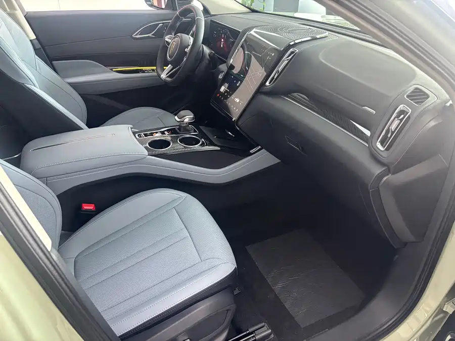 900x675_0_q87_c42_autohomecar__Chto52kWfM6Ac1zmAAiSKVR82YU818.jpg.webp Used Hongqi HS3 PHEV 2024 115km Jinwei Edition