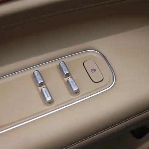 900x675_0_q87_c42_autohomecar__Chto52kYRBKASjuCAADXRMl21QI093.jpg.webp Used AITO M9 2025 extended range Ultra version 52kWh 6-seater version