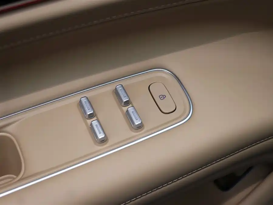 900x675_0_q87_c42_autohomecar__Chto52kYRBKASjuCAADXRMl21QI093.jpg.webp Used AITO M9 2025 extended range Ultra version 52kWh 6-seater version