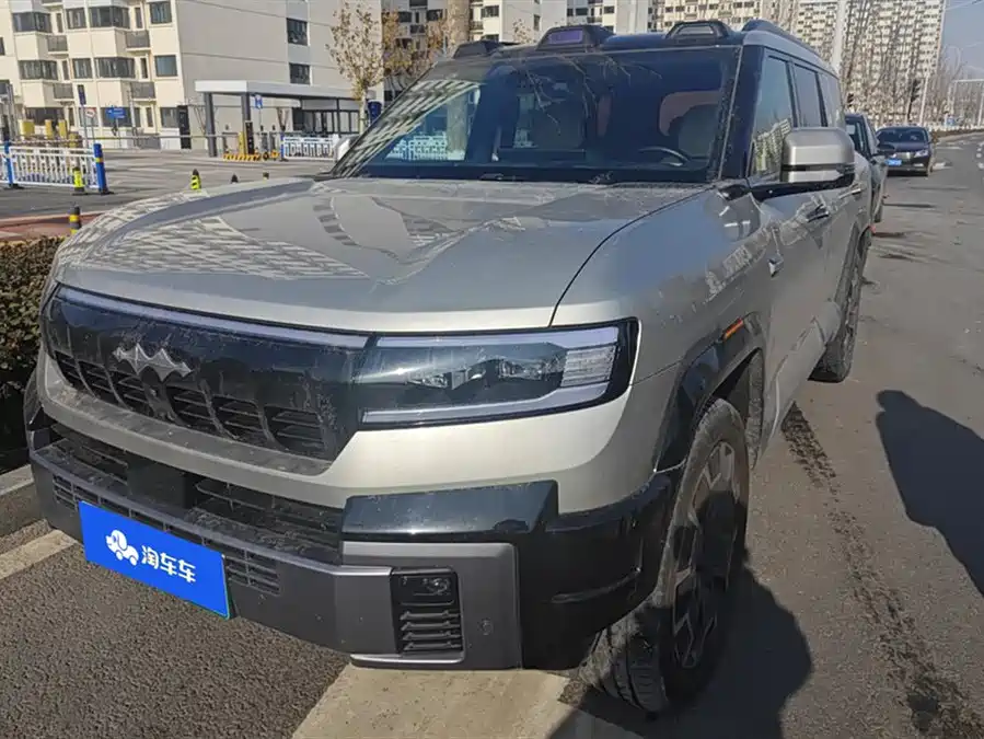 900x675_0_q87_c42_autohomecar__Chto52k_3XaAEpmbAAIpmptR-iI827.jpg.webp Used BYD Leopard 8 2025 Zhiyong flagship version 7 seats