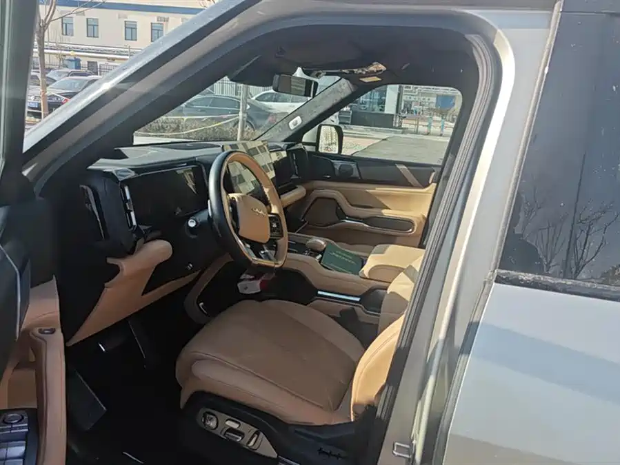 900x675_0_q87_c42_autohomecar__Chto52k_3XiAawEQAAGknLFFq84685.jpg.webp Used BYD Leopard 8 2025 Zhiyong flagship version 7 seats