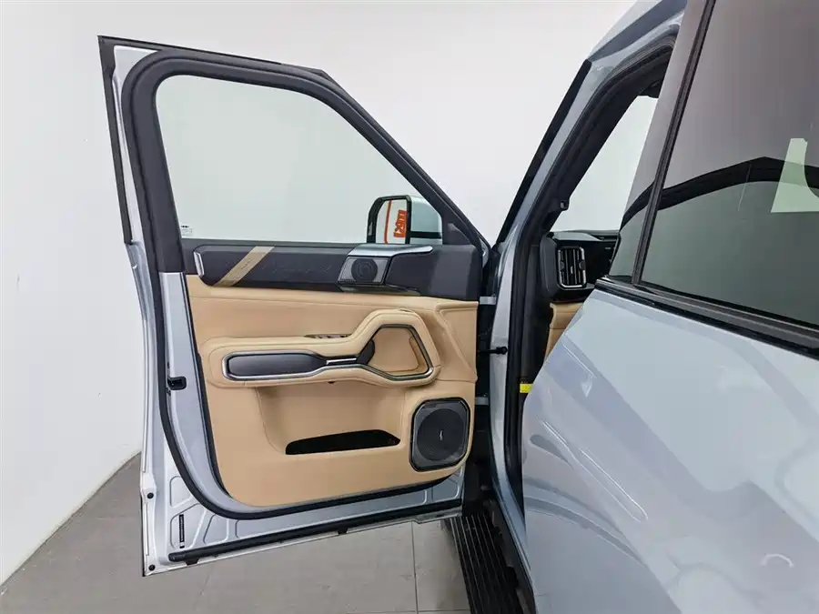 Used BYD Leopard 8 2025 Zhiyong flagship version 7 seats