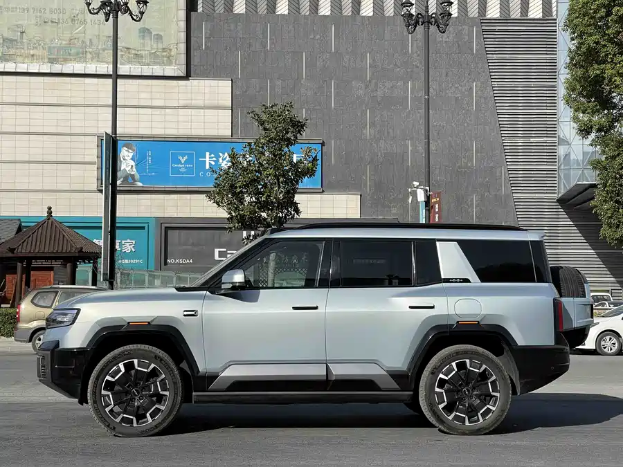 900x675_0_q87_c42_autohomecar__Chto52knwsCAYIxlAAjgDCcVzkM841.jpg.webp Used BYD Leopard 8 2025 Zhiyong flagship version 7 seats