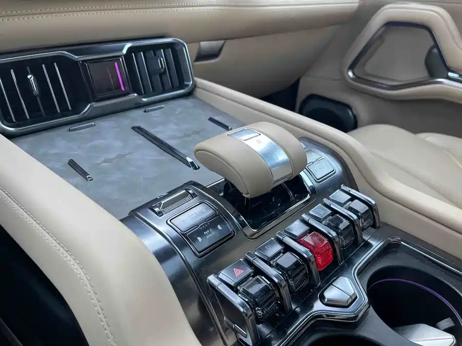 900x675_0_q87_c42_autohomecar__Chto52knwsSAP3kkAAUDTR8sORo284.jpg.webp Used BYD Leopard 8 2025 Zhiyong flagship version 7 seats