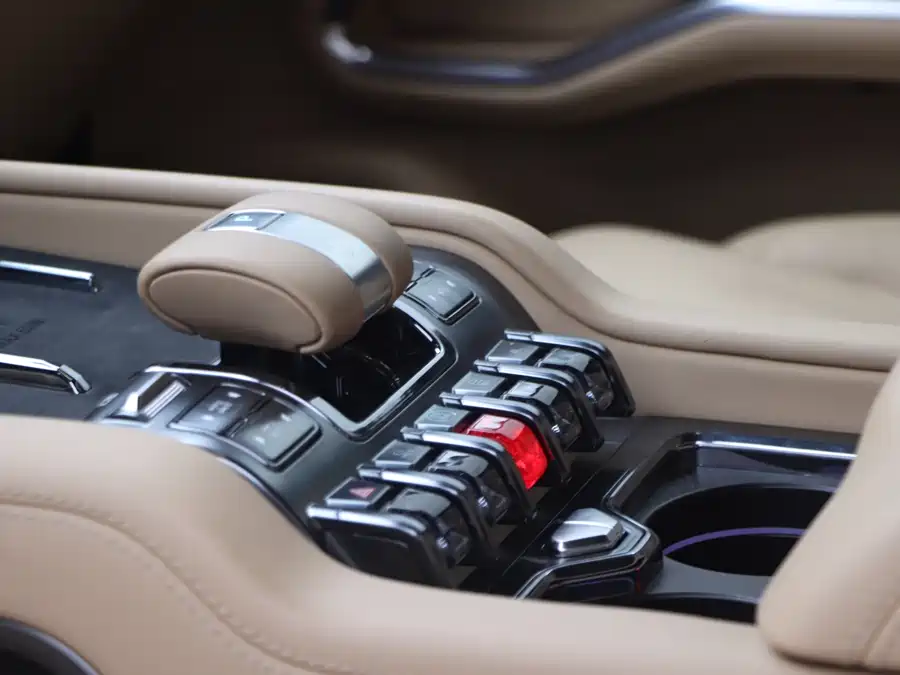 900x675_0_q87_c42_autohomecar__Chto52kpFWyAVojXAAVsZuwpC6M775.jpg.webp Used BYD Leopard 8 2025 Zhiyong flagship version 7 seats