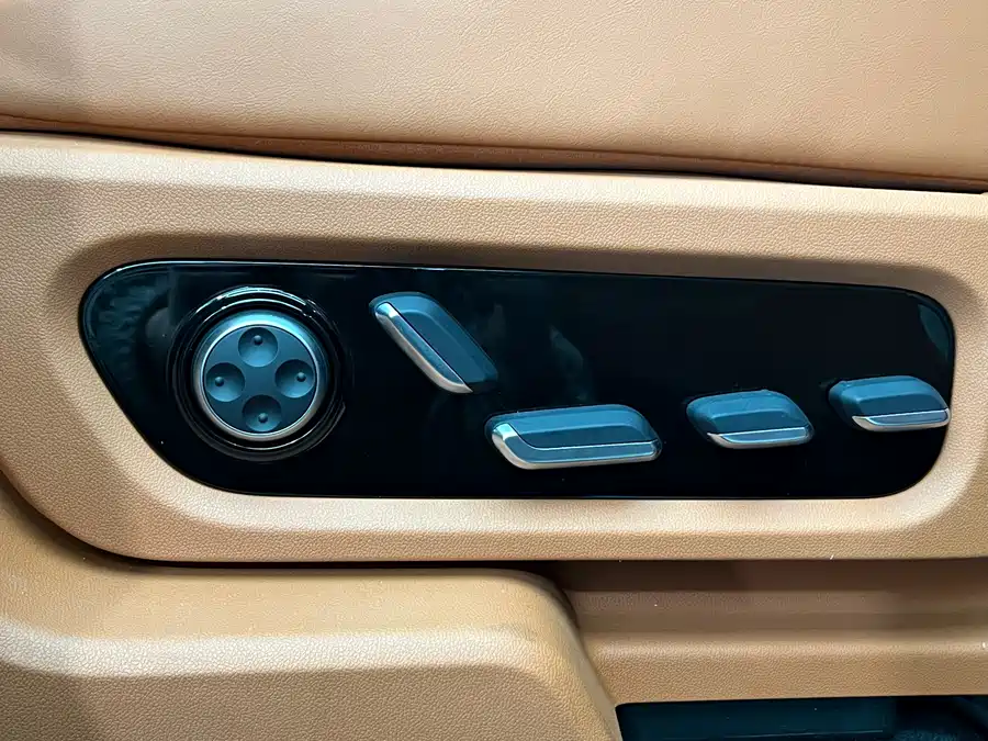 900x675_0_q87_c42_autohomecar__Chto52kpSK6AaUUYAAuXj44MJwM277.jpg.webp Used AITO M9 2024 extended range Ultra version 52kWh 5-seater version