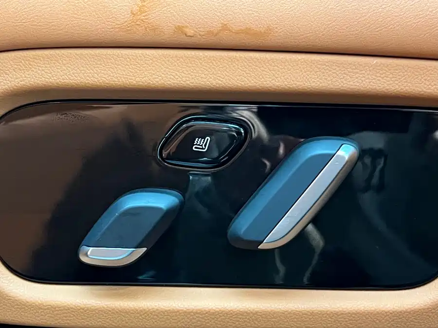 900x675_0_q87_c42_autohomecar__Chto52kpSKeAZf_JAAd4AEyJZz8504.jpg.webp Used AITO M9 2024 extended range Ultra version 52kWh 5-seater version