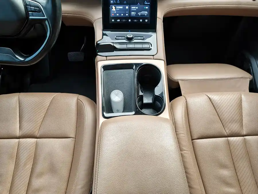 900x675_0_q87_c42_autohomecar__Chto52kxVdyALvLQAAhTHec9_A4886.jpg.webp Used NIO ES8 2018 model 355KM base version six-seater version