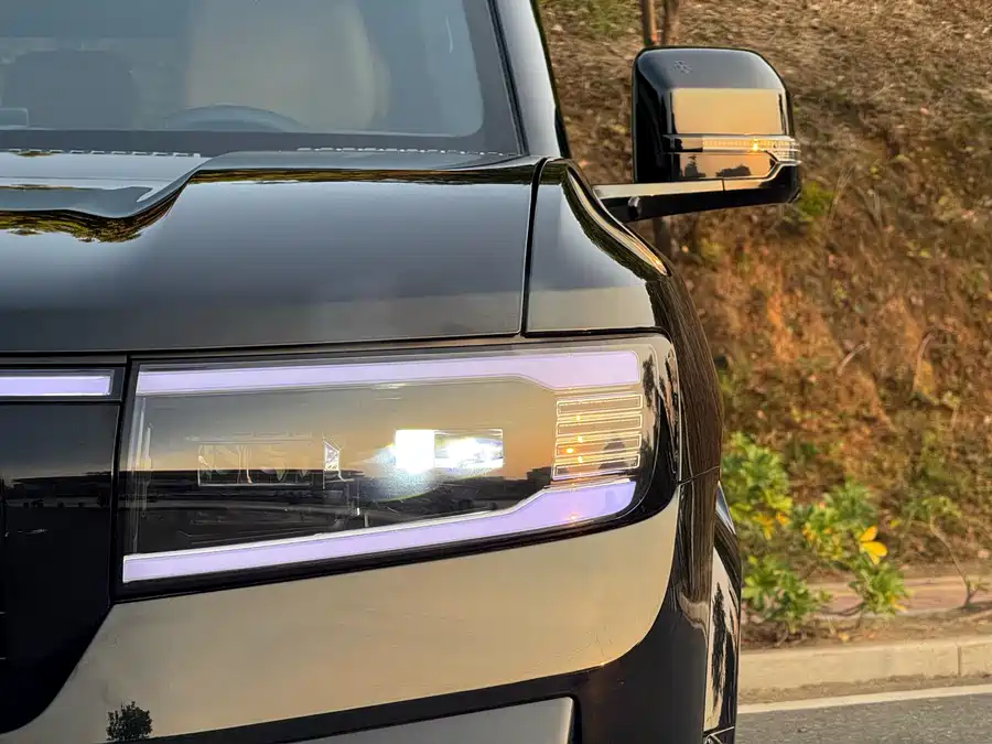 900x675_0_q87_c42_autohomecar__Chto52kxW7OAdcKKAAkACERbv18613.jpg.webp Used BYD Leopard 8 2025 Zhiyong flagship version 7 seats