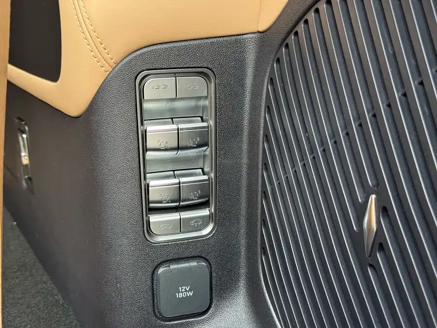 900x675_0_q87_c42_autohomecar__Chto52kxW8KAHIKNAA04oIvghhc496.jpg.webp Used BYD Leopard 8 2025 Zhiyong flagship version 7 seats