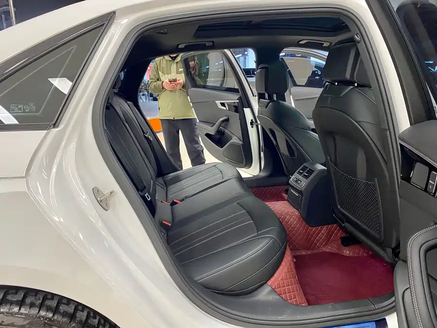 900x675_0_q87_c42_autohomecar__Chto52kyQ0aASdz-AAofesuQdFM580.jpg.webp Used Audi A4L 2024 40 TFSI luxury and dynamic model