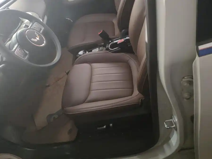 900x675_0_q87_c42_autohomecar__Chto52lAsJWAFLNXAAECmQwverc705.jpg.webp Used Wuling Bingo 2023 model 333km Yuexiang model