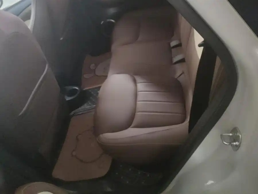 900x675_0_q87_c42_autohomecar__Chto52lAsJWAQsThAAEBEq43ks8002.jpg.webp Used Wuling Bingo 2023 model 333km Yuexiang model