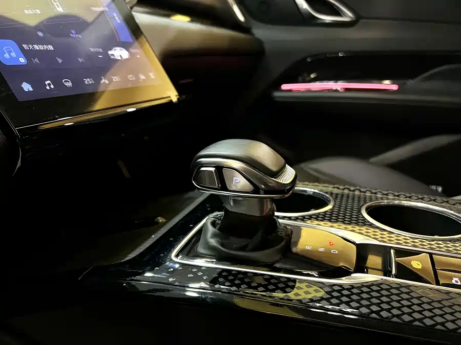 900x675_0_q87_c42_autohomecar__Chto52lCEJeAVkH5AATPjBV819Q291.jpg.webp Used Hongqi HS3 PHEV 2024 115km Jinwei Edition