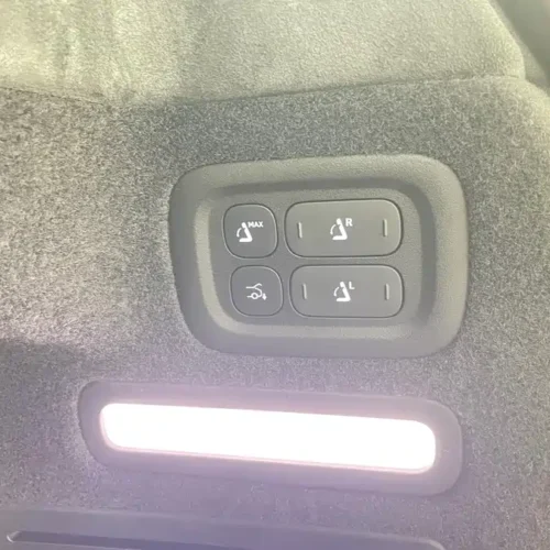 900x675_0_q87_c42_autohomecar__Chto52lD1F6AbGttAAt3x8Vy3ck230.jpg.webp Used NIO ES8 2023 model 100kWh