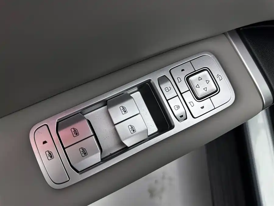 900x675_0_q87_c42_autohomecar__Chto52lDr1OAR7WGAAFAbXmID7E545.jpg.webp Used BYD Leopard Titanium 7 2025 model 135KM two-wheel drive Pro version