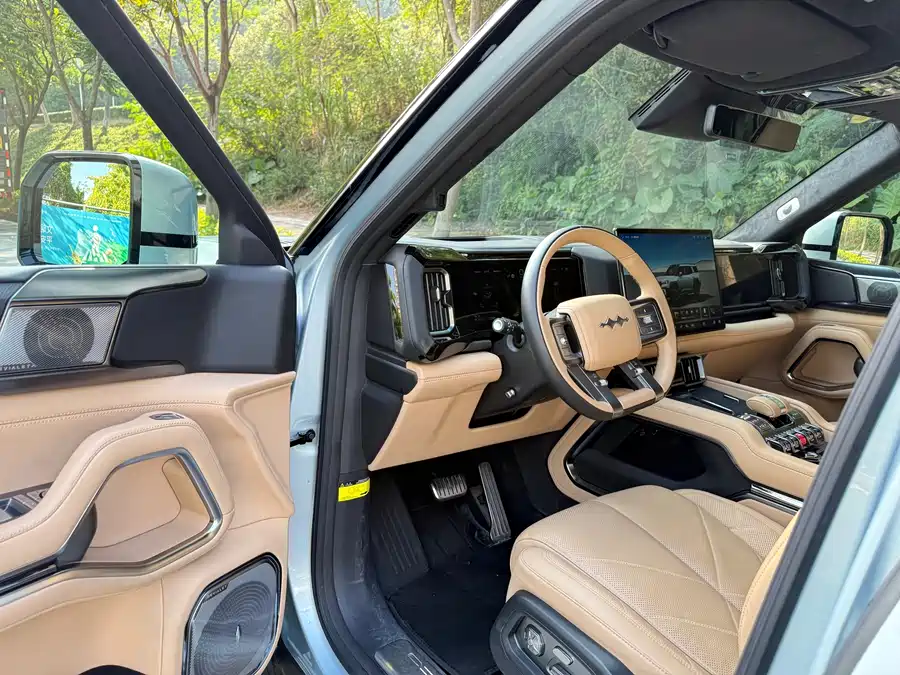 900x675_0_q87_c42_autohomecar__Chto52lE-b6ALfbYAAttrnN-Y-I953.jpg.webp Used BYD Leopard 8 2025 Zhiyong flagship version 6 seats