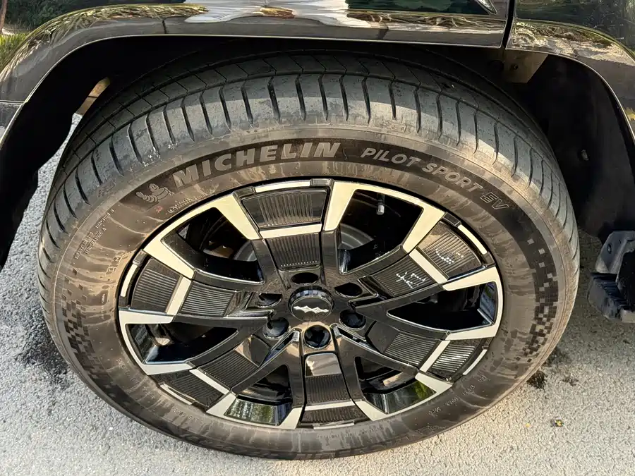 900x675_0_q87_c42_autohomecar__Chto52lE-biAdhZwAAxz_r6G4h4509.jpg.webp Used BYD Leopard 8 2025 Zhiyong flagship version 6 seats