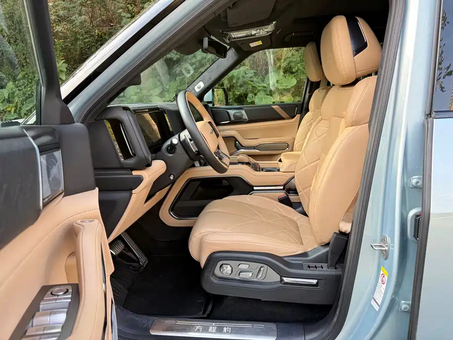 900x675_0_q87_c42_autohomecar__Chto52lE-byAPx3nAAmmkkpA6ZI619.jpg.webp Used BYD Leopard 8 2025 Zhiyong flagship version 6 seats