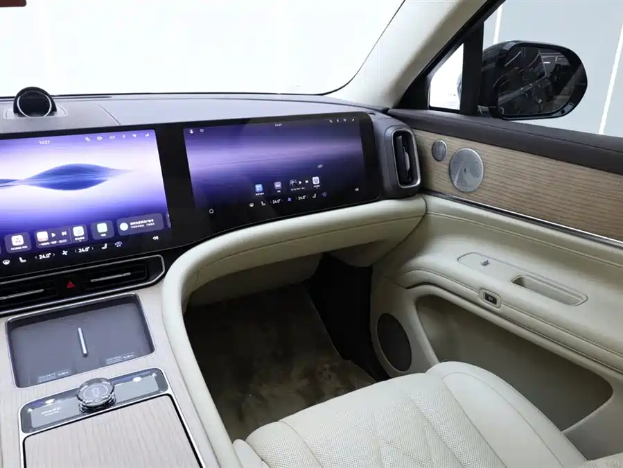 900x675_0_q87_c42_autohomecar__Chto52lEyo6AN0hSAAF14XqlEH0398.jpg.webp Used AITO M9 2024 extended range Ultra version 52kWh 5-seater version