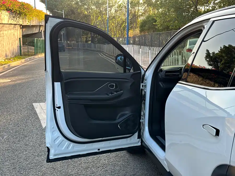 900x675_0_q87_c42_autohomecar__Chto52lGCLaAaRc0AAxvN5F063g544.jpg.webp Used NIO ES8 2018 model 355KM baseline version seven-seater version