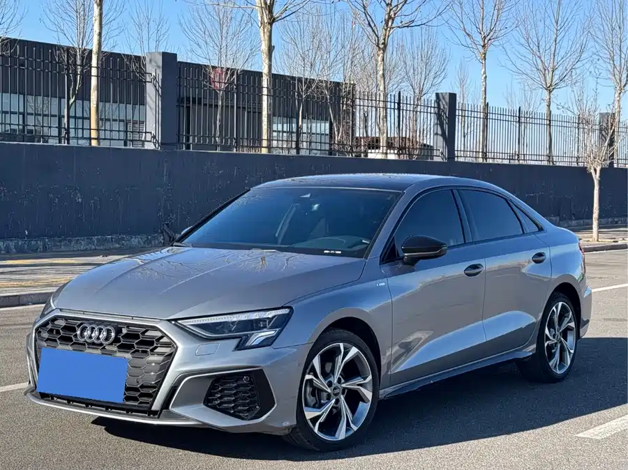 900x675_0_q87_c42_autohomecar__Chto52lHkNCAcNRLAAduVsvN_1s353.jpg.webp Used Audi A3 2022 A3L Limousine 35 TFSI Fashionable and Sporty