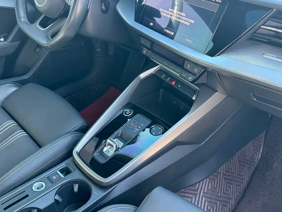 900x675_0_q87_c42_autohomecar__Chto52lHkNSAfTO1AAnq3H9QBmQ039.jpg.webp Used Audi A3 2022 A3L Limousine 35 TFSI Fashionable and Sporty