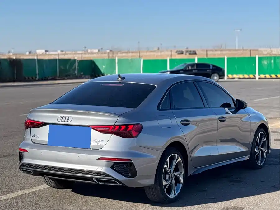 900x675_0_q87_c42_autohomecar__Chto52lHkNaAVjFxAARjbdl8RLM752.jpg.webp Used Audi A3 2022 A3L Limousine 35 TFSI Fashionable and Sporty