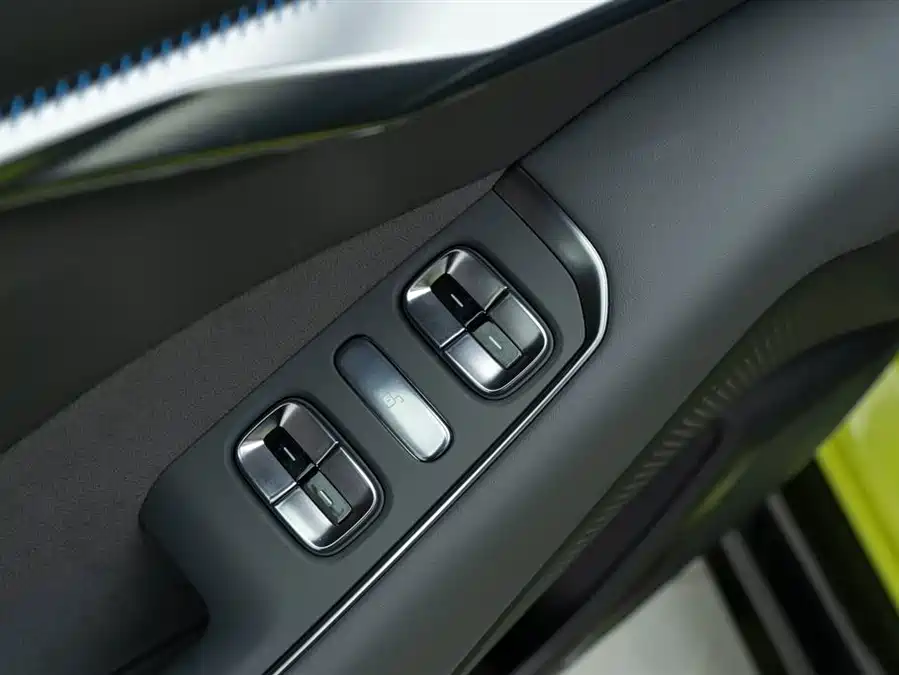 900x675_0_q87_c42_autohomecar__Chto52lHkvqAVp_6AAEg-wP_NXI219.jpg.webp Used Xpeng P7 2025 702 Long Battery Life Ultra