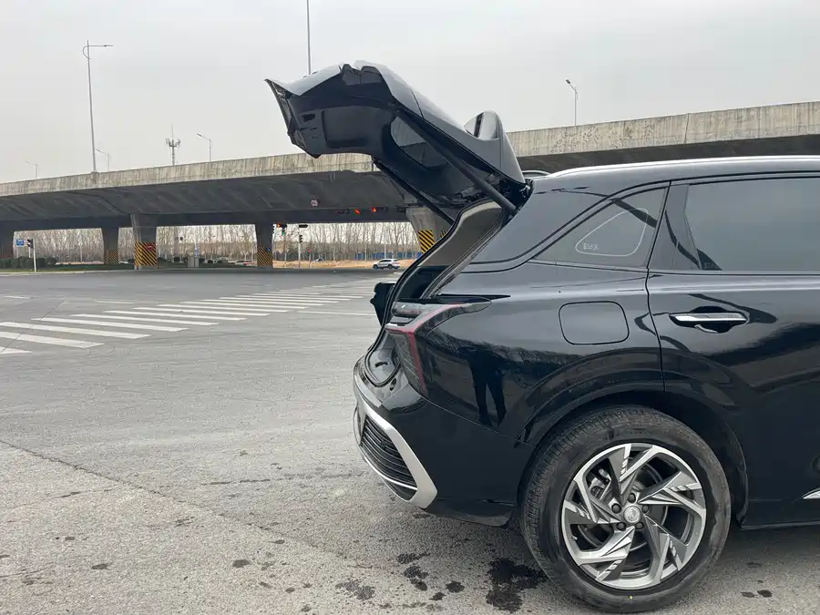 900x675_0_q87_c42_autohomecar__Chto52lHu3-AWtigAAnqbXzJCjw945.jpg.webp Used Hongqi HS3 PHEV 2024 115km Jinwei Edition