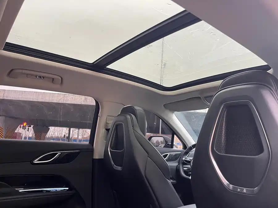 900x675_0_q87_c42_autohomecar__Chto52lHu3-Ae75kAAhUJXagTL0393.jpg.webp Used Hongqi HS3 PHEV 2024 115km Jinwei Edition