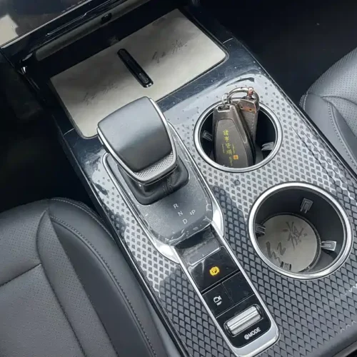 900x675_0_q87_c42_autohomecar__Chto52lHu3eAVqfMAAv5o3d9jhE267.jpg.webp Used Hongqi HS3 PHEV 2024 115km Jinwei Edition