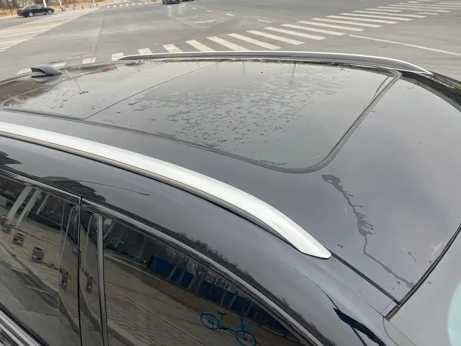 900x675_0_q87_c42_autohomecar__Chto52lHu4KAYZqVAAcikVUJQPQ543.jpg.webp Used Hongqi HS3 PHEV 2024 115km Jinwei Edition